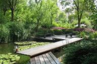 植物配置標(biāo)準(zhǔn)：“先高后低，先內(nèi)后外”
